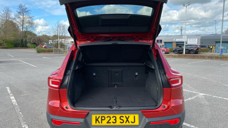 Volvo Xc40 2.0 B4P Plus Dark 5dr AWD Auto Petrol Estate